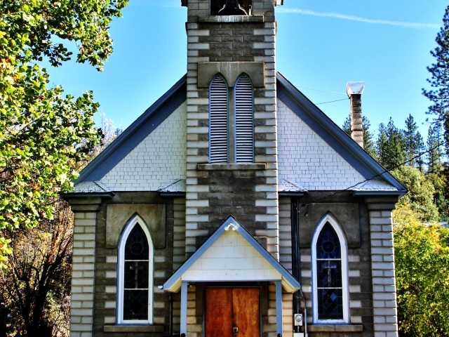 Fort Jones, Sacred Heart Church