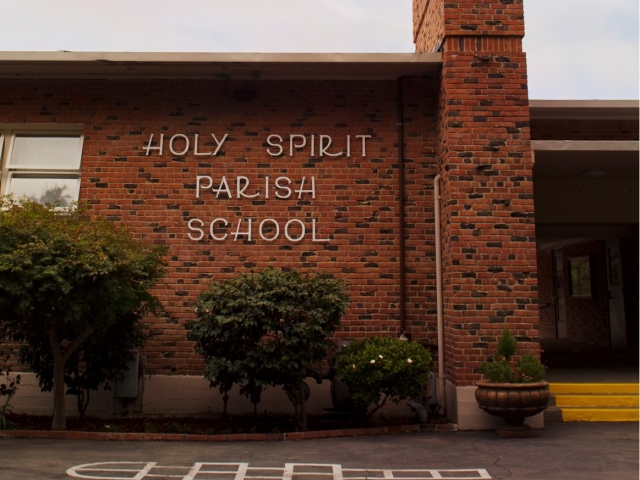 Sacramento, Holy Spirit School